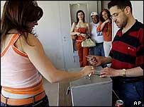 Lübnan'da seçim sandığı