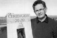 Glan Rees gyda chadair Eisteddfod yr Urdd 2010