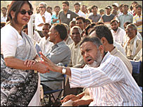 अचला शर्मा प्रतिभागियों के बीच