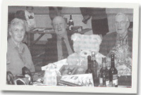 Aelodau o bwyllgor y neuadd