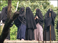 لال مسجد مدسرہ برائے خواتین