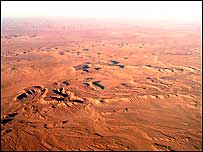 صحرا کی خاموشی میں دل کی دھڑکن بھی سنی جا سکتی ہے