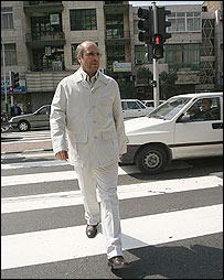 قاليباف با لباس سراپا سفيد برای ثبت نام به وزارت کشور رفت