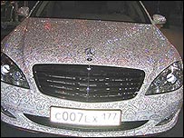 Mercedes incrustado com diamantes