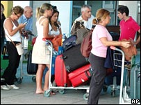 4 ژانویه جهانگردان در فرودگاه بین المللی مومباسا منتظر خروج از کشورند