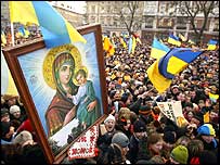 تظاهرکنندگان در ميدان استقلال کيف