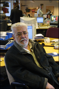 Ivan Lessa na redação da BBC Brasil, em Londres