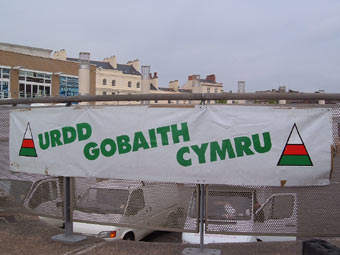 Paratoi at Eisteddfod yr Urdd ym Mae Caerdydd