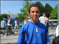 身穿意大利球衣的票贩子