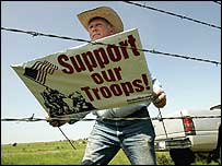 Grupos pró e contra a guerra protestam no Texas