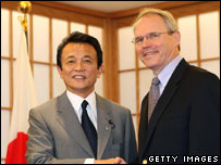 अमरीकी विदेश उपमंत्री क्रिस्टोफर हिल और जापान के विदेश मंत्री के साथ