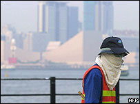Maske takan bir Hong Konglu