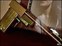 Khẩu súng vàng trong phim James Bond