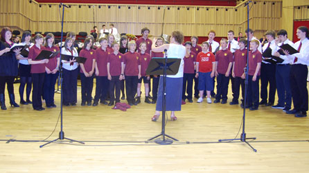 Ymarfer ar gyfer dathliad Sul y Steddfod