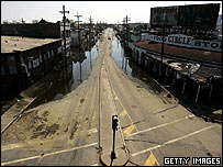 Rua de Nova Orleans que foi coberta por água 