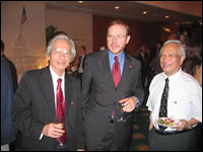 Ông Trần Khuê, Tổng lãnh sự Mỹ Seth D.Winnick và ông Nguyễn Đan Quế ở buổi tiếp tân