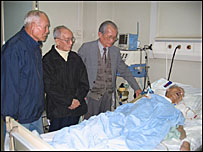 Các ông Lê Hồng Hà, Trần Lâm, Nguyễn Thanh Giang thăm ông Hoàng Minh Chính hôm 28/11