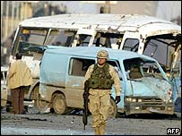 Soldado americano no local da explosão