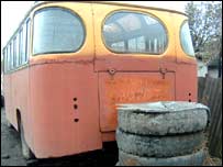 старий автобус у Донецьку