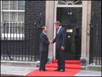 Chủ tịch Trần Ðức Lương và Thủ tướng Tony Blair bên ngoài dinh Thủ tướng