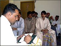 سنگل گاؤں کے رہائشی