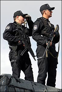 ترک پولیس نے امریکہ مخالف مظاہرین کو کنٹرول کرنے کے لیے سخت انتظامات کیے ہیں