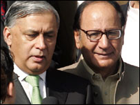 وزیراعظم شوکت عزیز، چودھری شجاعت حسین کے ہمراہ