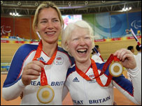 艾琳·麦格林（右）和埃伦·亨特