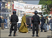 پليس و رای دهندگان مصری