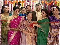  صحنه ای از سريال زمانی مادرشوهر هم عروس بود (عکس از تلويزيون طلوع)