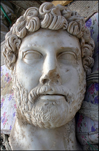 Cabeça de estátua de Adriano