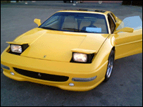 Ferrari falsa (foto de divulgação - polícia financeira de Palermo)