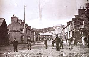 Ar y stryd ym Mhenrhyndeudraeth