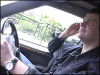 Motorista ao celular