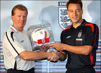Steve McClaren chọn John Terry làm đội trưởng hồi tháng tám năm 2006