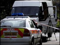 英国警车在保护运钞车