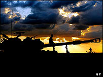 يک عراده توپ متحرک اسرائيلی در نزديکی شمال نوار غزه