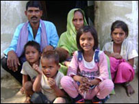 पिंकी परिवार के साथ