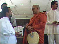 Handunnetti (R) with JVP and PNM leaders