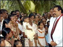 Sri lankan children with presidient 