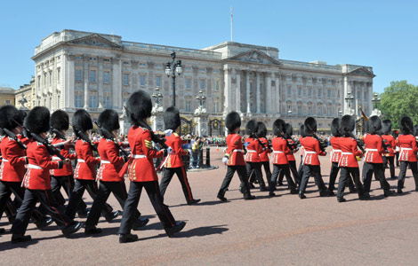 The Coldstream guards, Buckingham Palace