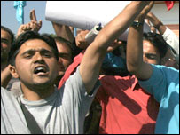 پاکستانی صحافیوں کی آمد پر کشمیری طلبہ کا مظاہرہ