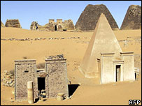 Pirâmide Kush em Meroe, no norte do Sudão