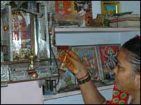 पूजा करती शांता