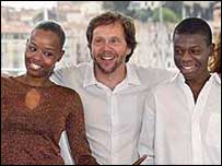 Fernando Meirelles e parte do elenco de Cidade de Deus