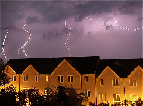 Lighting Clevedon 9 May 2008 - pic Chris Knutson