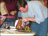 लेखक टॉरक्विन हॉल