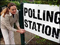 Trước một phòng phiếu