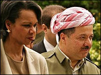 Rice anda por cidade do norte do Iraque com líder curdo