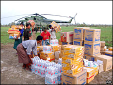 Trực thăng đưa hàng viện trợ tới châu thổ Irrawaddy